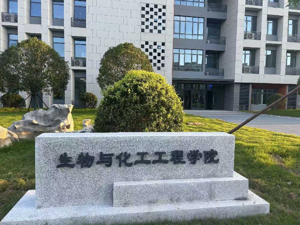 垦利区扬州职业大学体育场高杆灯项目